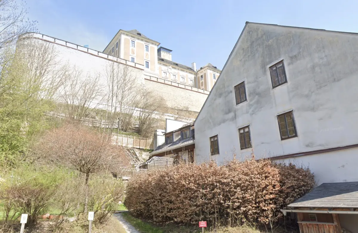 AUSSENANSICHTEN
